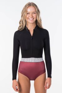 Rip Curl - Searchers Long Sleeve Spring Suit Wetsuit Produktbild - The Searchers Long Sleeve Spring Suit is the ultimate womens spring suit. Designed with style and made for surfing using 100% 1mm E4 neoprene, the Searchers Long Sleeve Spring is detailed with E-stitch high stretch seams for total comfort and flexibility in the water. Raw edge leg openings feature surf grip keeping the bikini cut in place no matter what conditions you are surfing in.