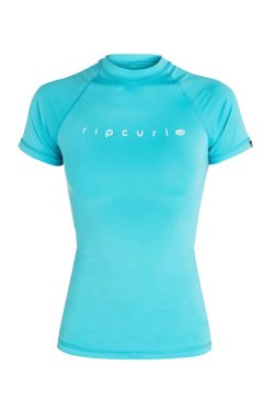 RIP CURL - Sunny Rays Relaxed Short Sleeve - Light Blue Produktbild - Rip Curl UV Surf Tees are designed for maximum performance and protection in all watersports and outdoor activities. These garments offer certified 50+ UPF protection with premium high quality fabrics.