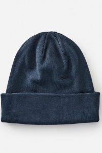 RIP CURL - Crusher Beanie - Navy (Copy) Produktbild - The Crusher Beanie is a classic mean's beanie with a high roll and a tall fit, the perfect head warmer for those chilly morning surf checks. Made with a super soft acrylic knit, detailed with a woven Rip Curl label. One size fits most.
