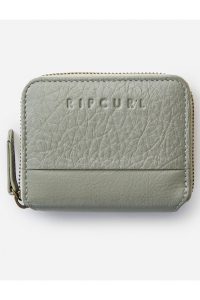 RIP CURL - Small Leather Wallet Produktbild - Cut back on volume with Rip Curl's Small Leather Wallet. Made from premium vegetable tanned cow leather with intriguing smooth and crosshatched sections. It features an ID window, multiple cards slots, note and coin compartment and an embossed logo.