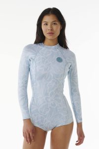 RIP CURL - G Bomb Long Sleeve Back Zip Boyleg Springsuit Produktbild - G Bomb Long Sleeve Back Zip Boyleg Springsuit Experience ultimate comfort and performance in the water with our G Bomb Long Sleeve Back Zip Boyleg Springsuit. Made from 80% neoprene and 20% polyamide, this springsuit features E5 neoprene for superior flexibility and durability.