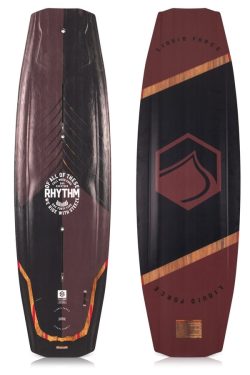 RHYTHM PARK WAKEBOARD Wakeboard von Liquid Force in Action auf dem Wasser