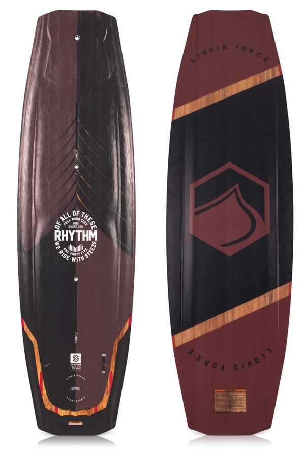 RHYTHM PARK WAKEBOARD kaufen | Liquid Force Wakeboard für optimale Park-Performance RHYTHM PARK WAKEBOARD Wakeboard von Liquid Force in Action auf dem Wasser