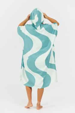After Essentials Swim Club Poncho Ondulations Green1