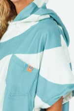 After Essentials Swim Club Poncho Ondulations Green4